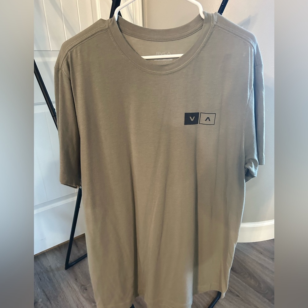 End rvca shirt